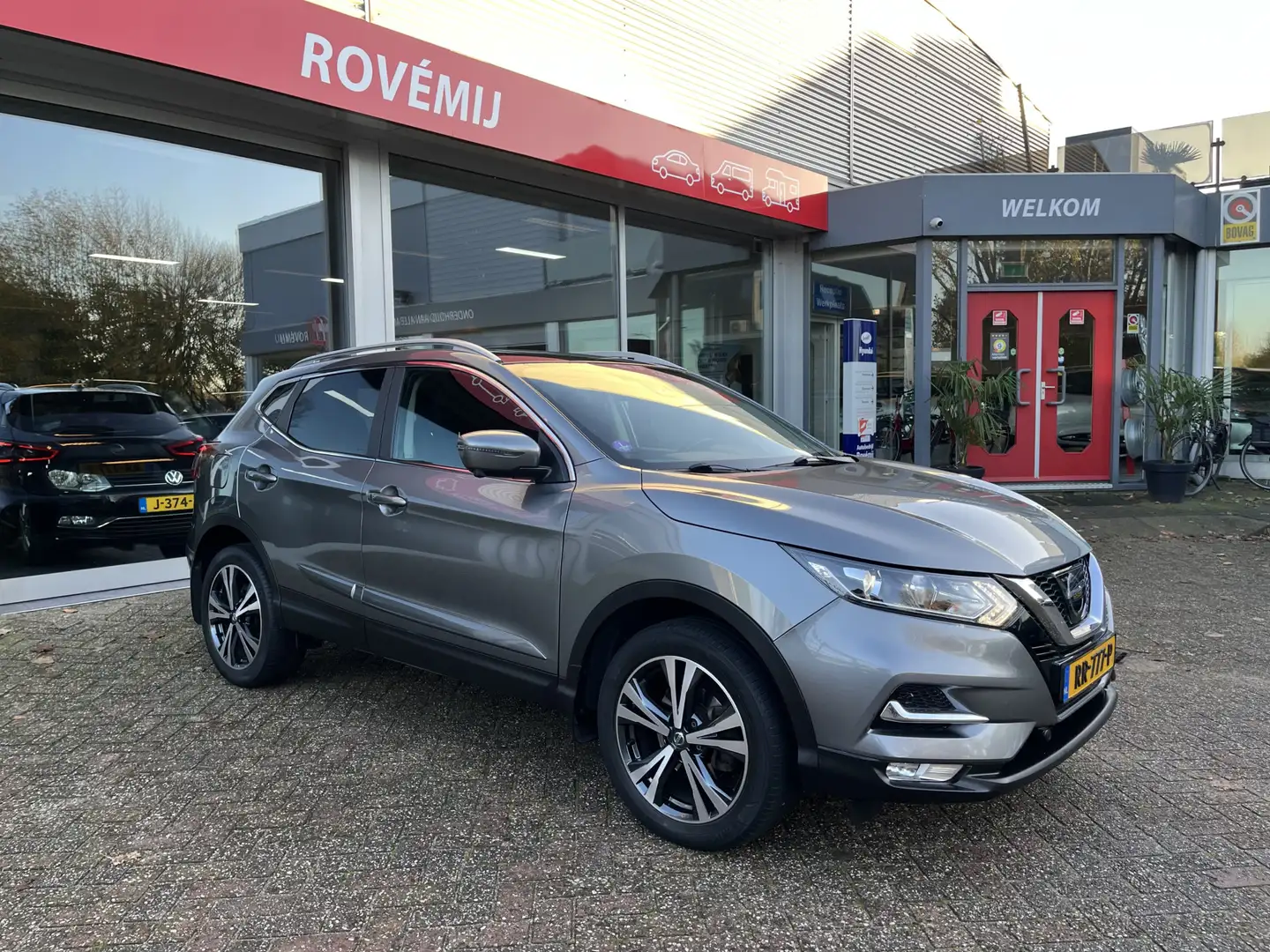 Nissan Qashqai 1.6 N-Connecta Trekhaak, Panoramadak, 360 Caamera, Gris - 1