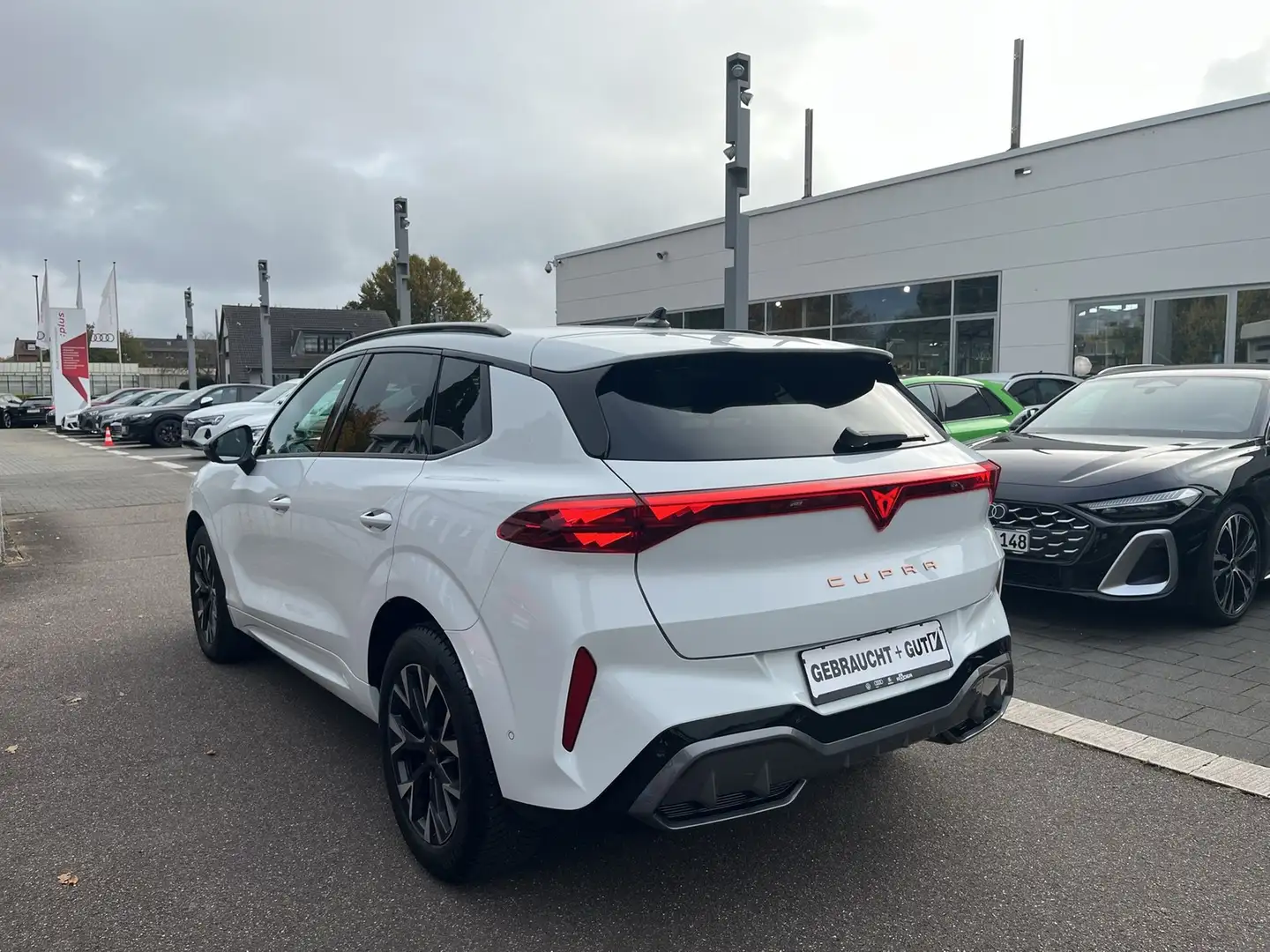 CUPRA Terramar 1.5 eTSI DSG Navi LED HuD el.HK 360°Kam Weiß - 2