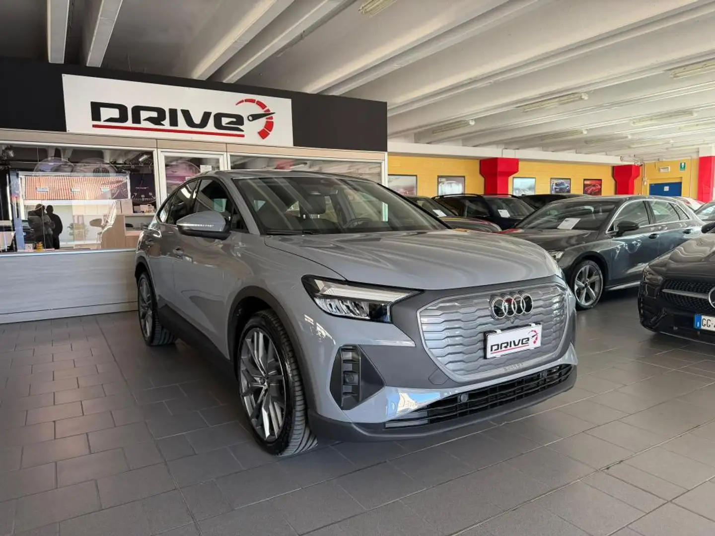 Audi Q4 e-tron 45 Business Advanced Gris - 1