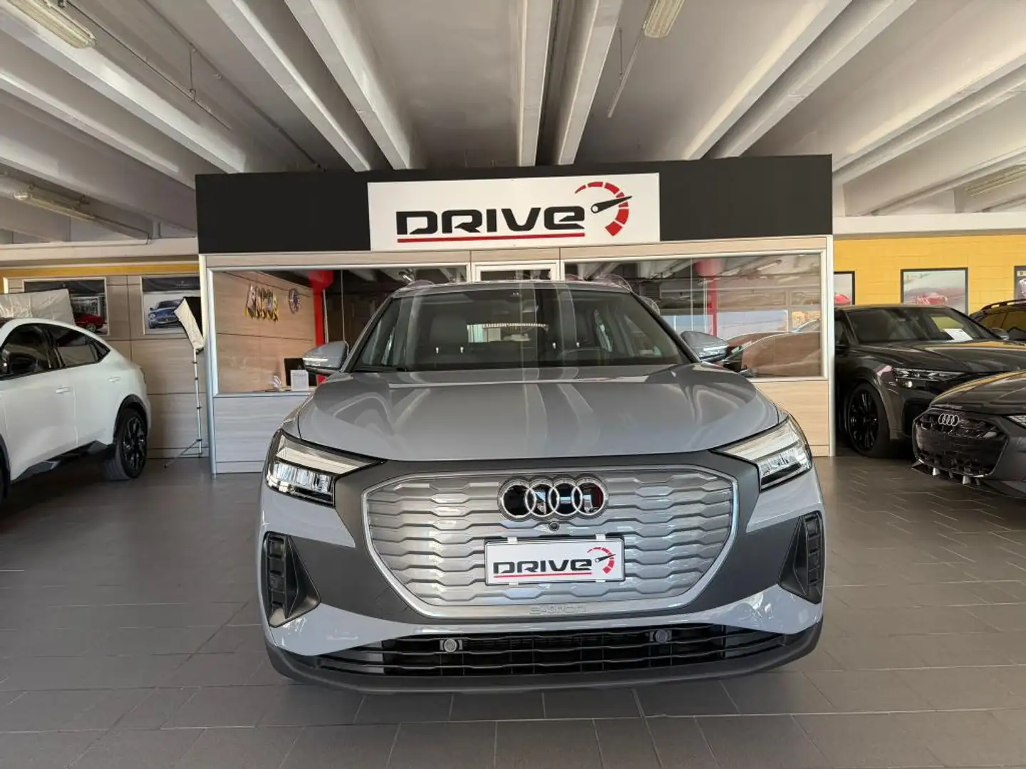 Audi Q4 e-tron 45 Business Advanced Gris - 2