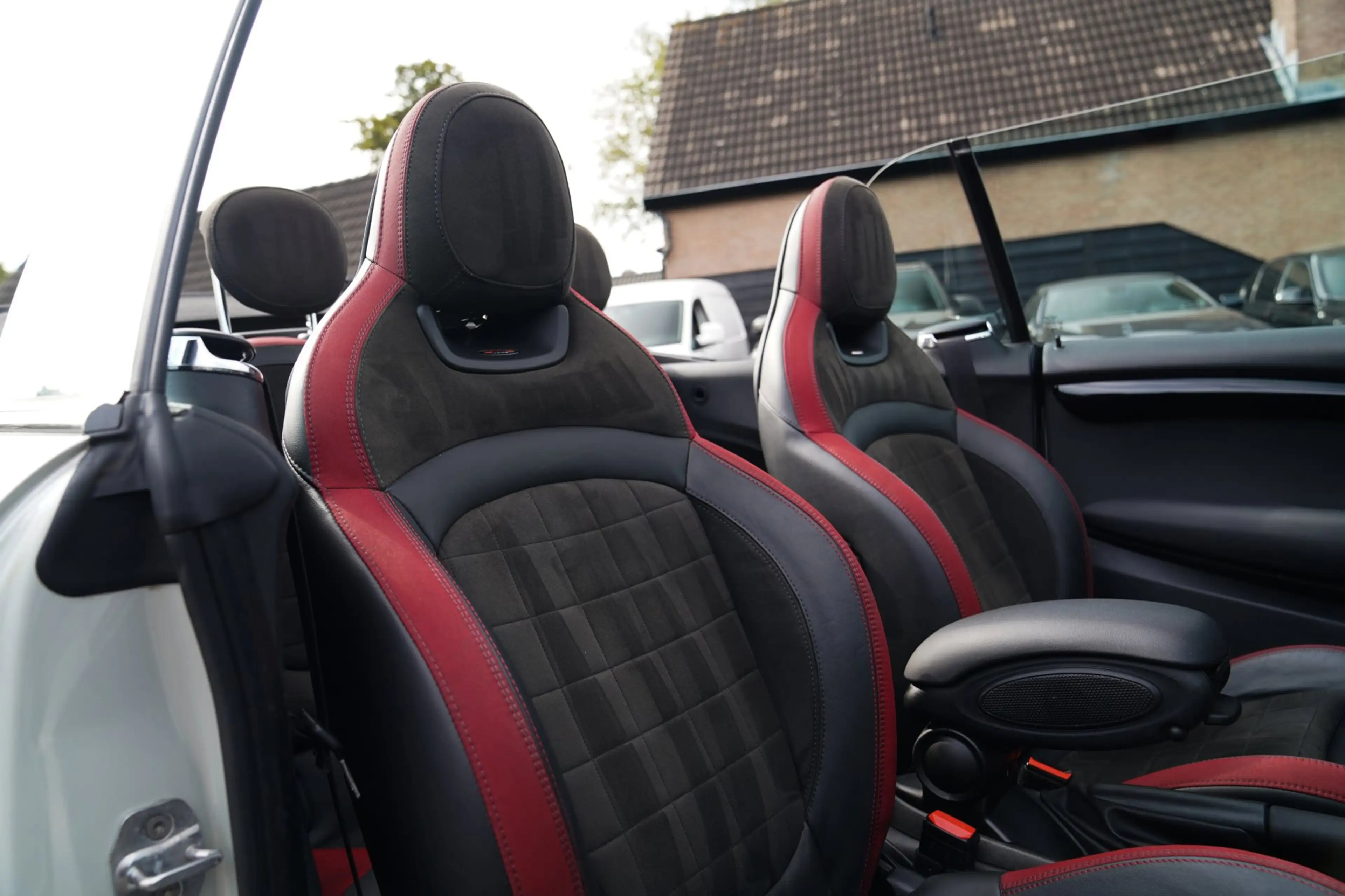 MINI John Cooper Works Cabrio 2.0 Chili | Cabriolet | Luxe Leder / Alcantara | H — photo 4