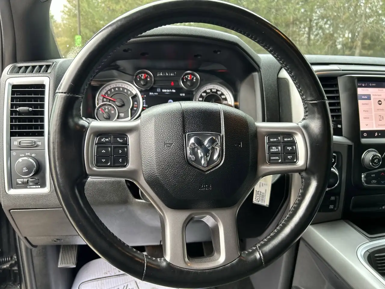 RAM 1500 снимка RAM 1500