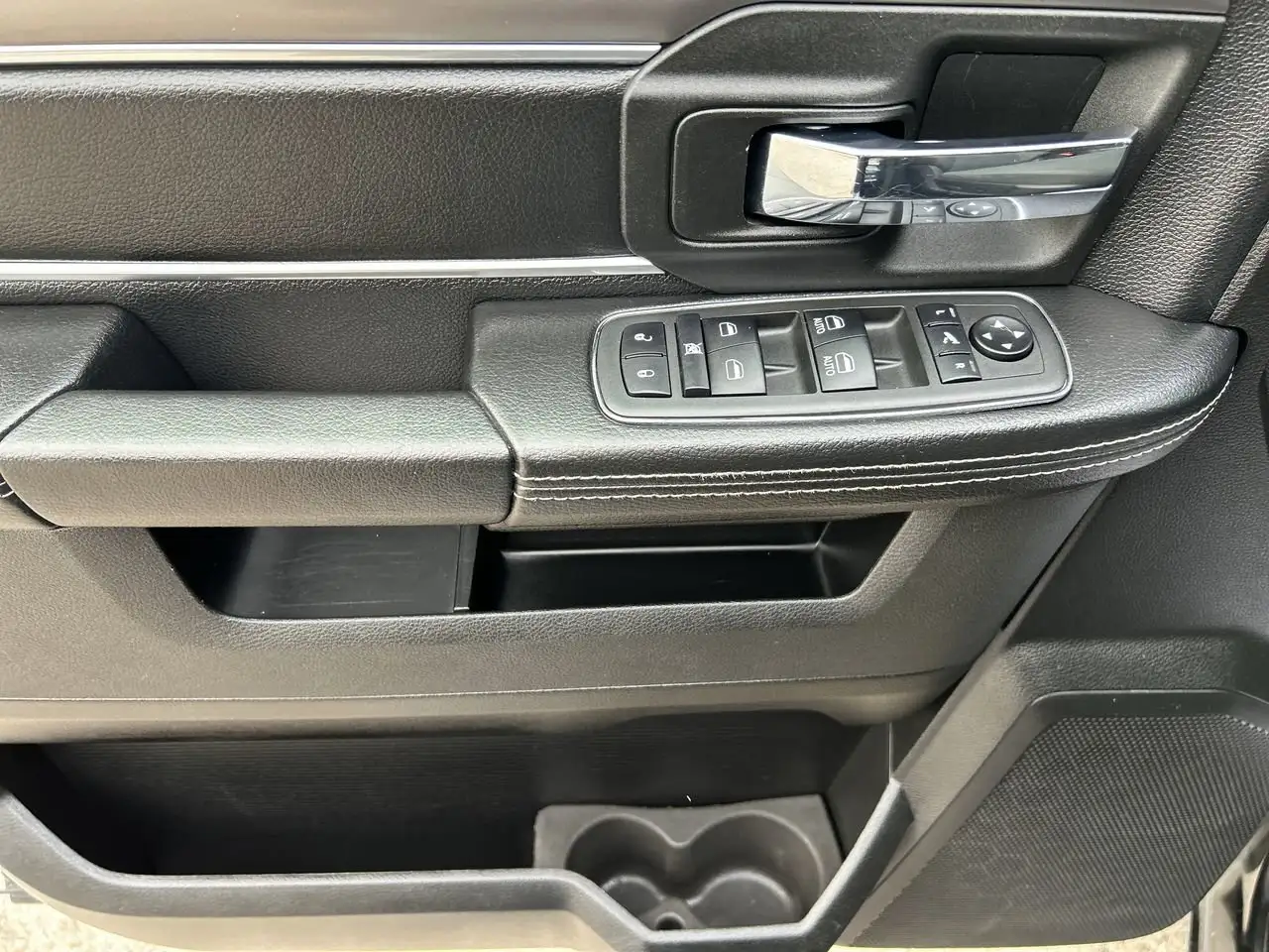 RAM 1500 снимка RAM 1500