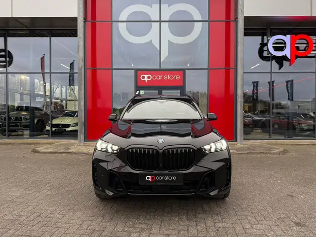 BMW X5 view 2