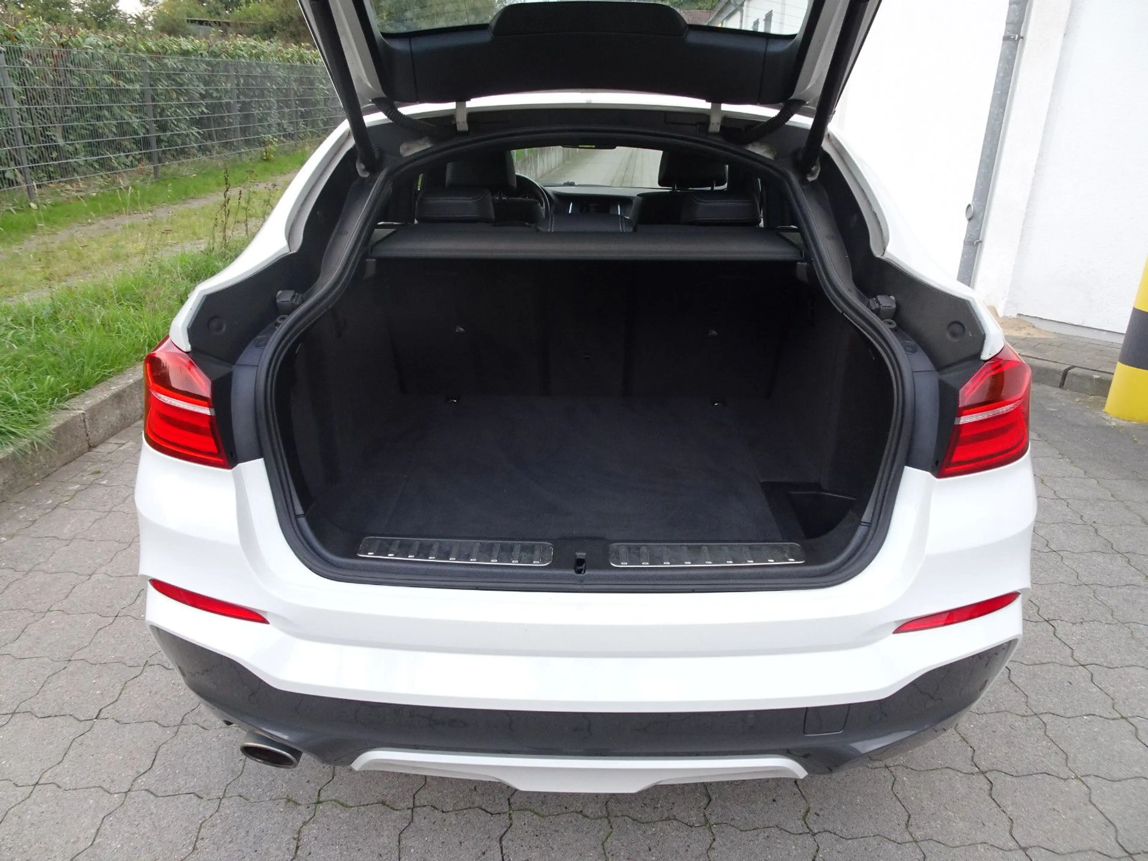 BMW X4 xDrive 20 d / M-Maket / AHK / SHG / — photo 18