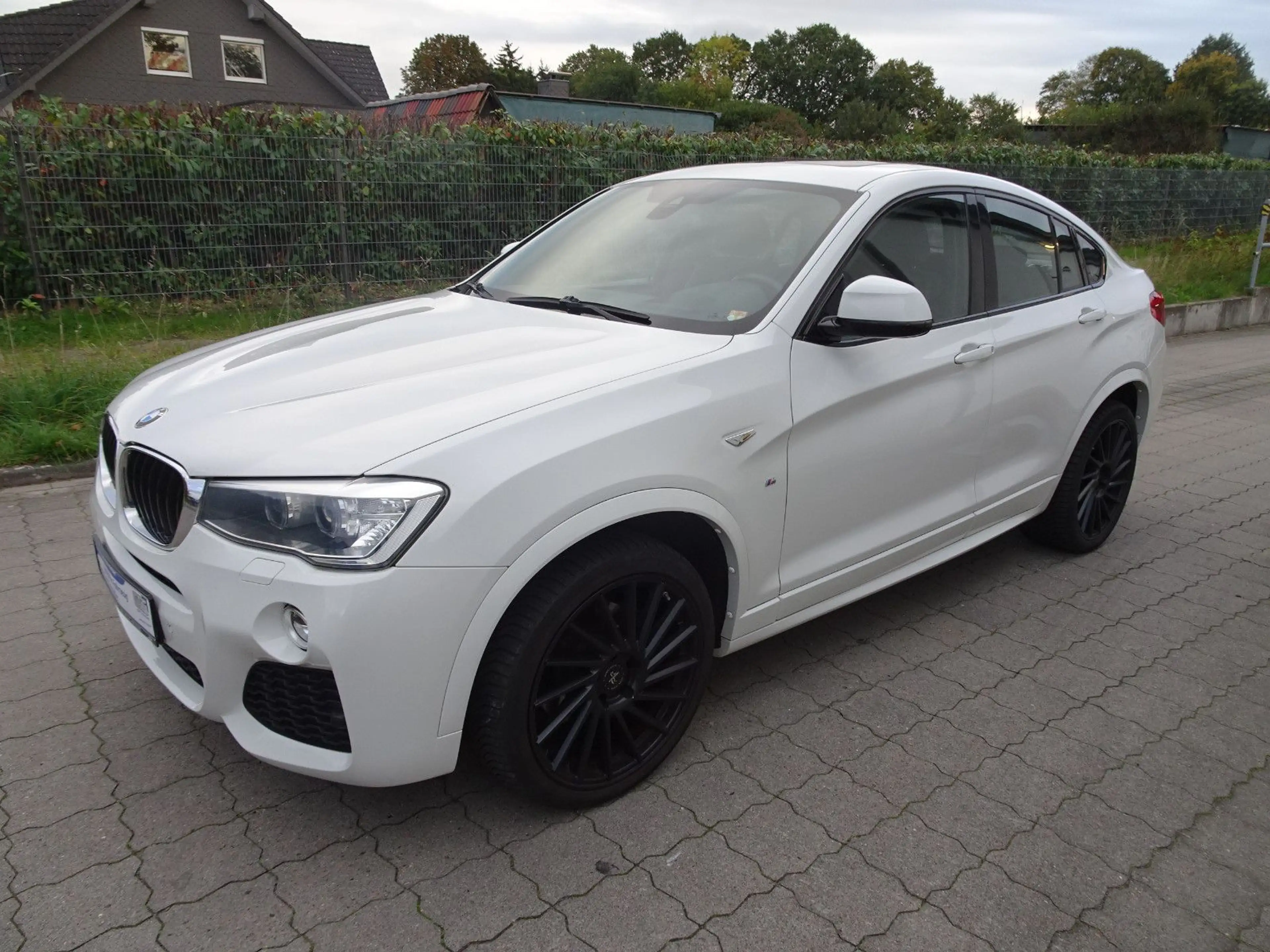 BMW X4 xDrive 20 d / M-Maket / AHK / SHG /
