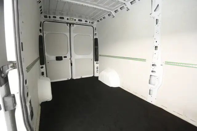 Opel Movano view 23