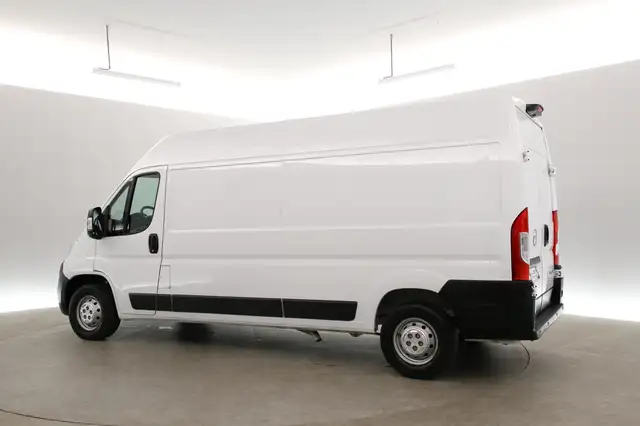 Opel Movano view 4