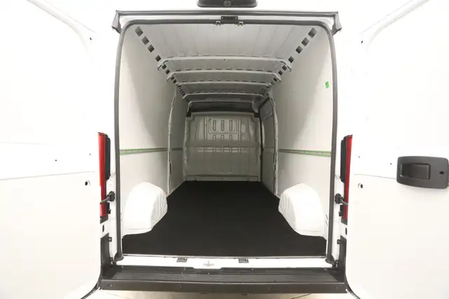 Opel Movano view 3