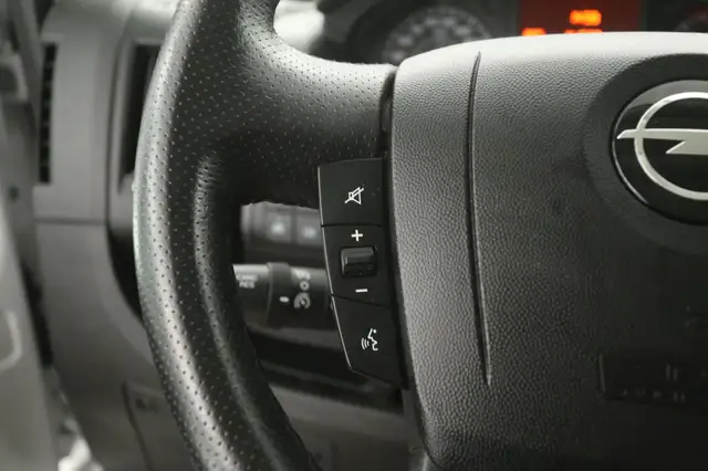 Opel Movano view 15
