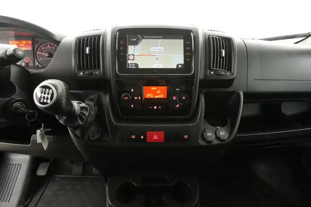 Opel Movano view 11