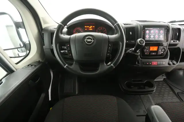 Opel Movano view 2
