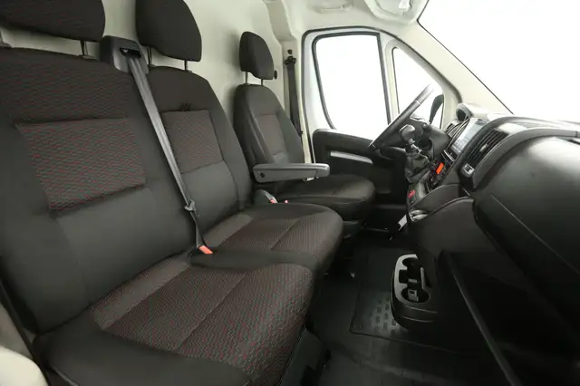 Opel Movano view 10