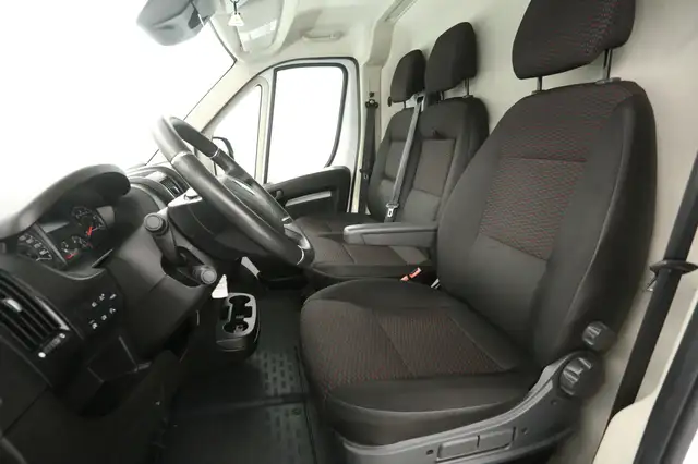 Opel Movano view 9