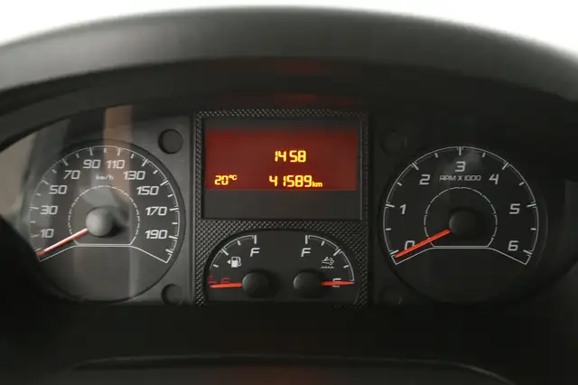 Opel Movano view 13