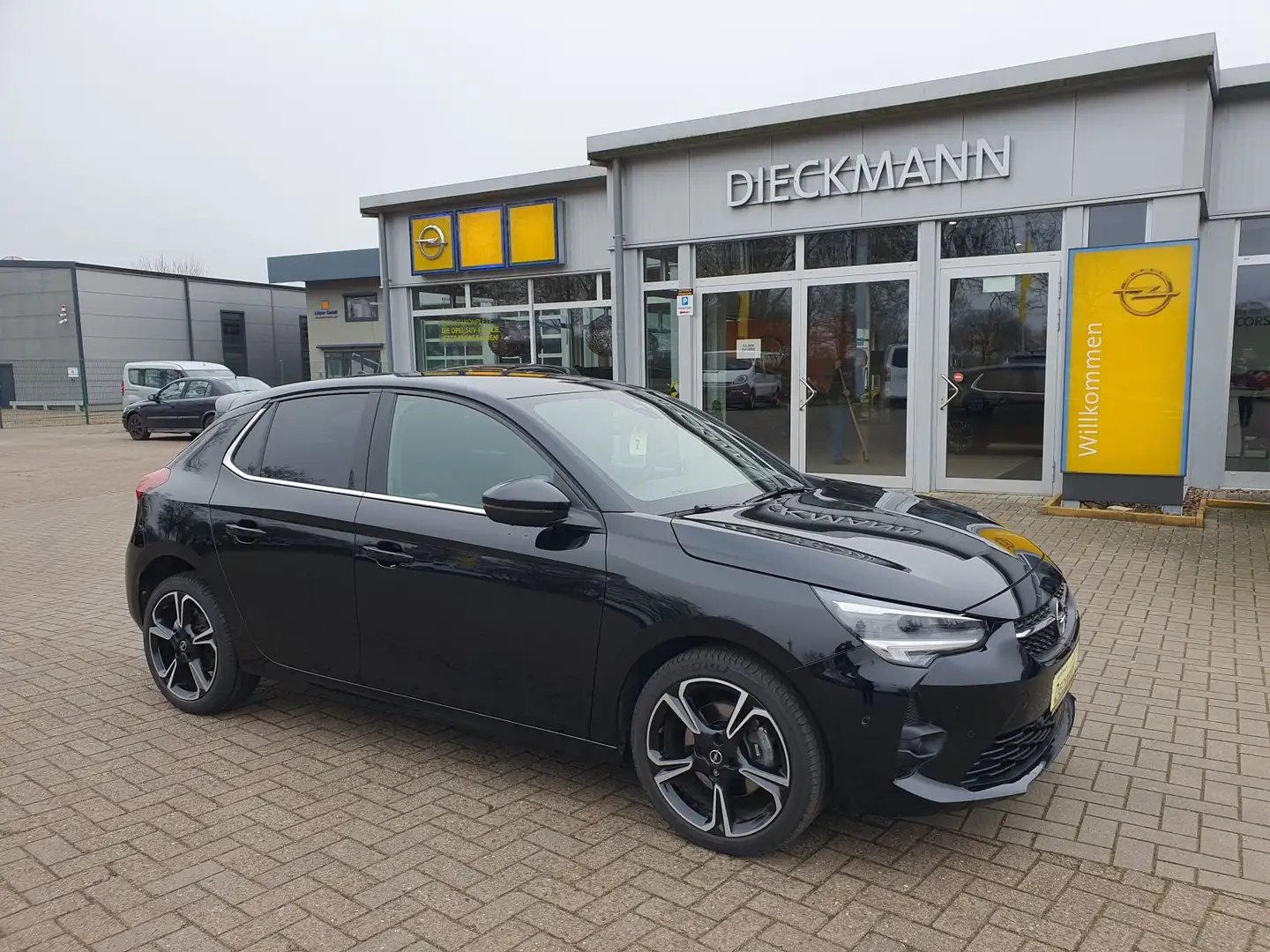 Opel Corsa 1.2 T Ultimate Navi SHZ RFK LM LED Matrix Schwarz - 2