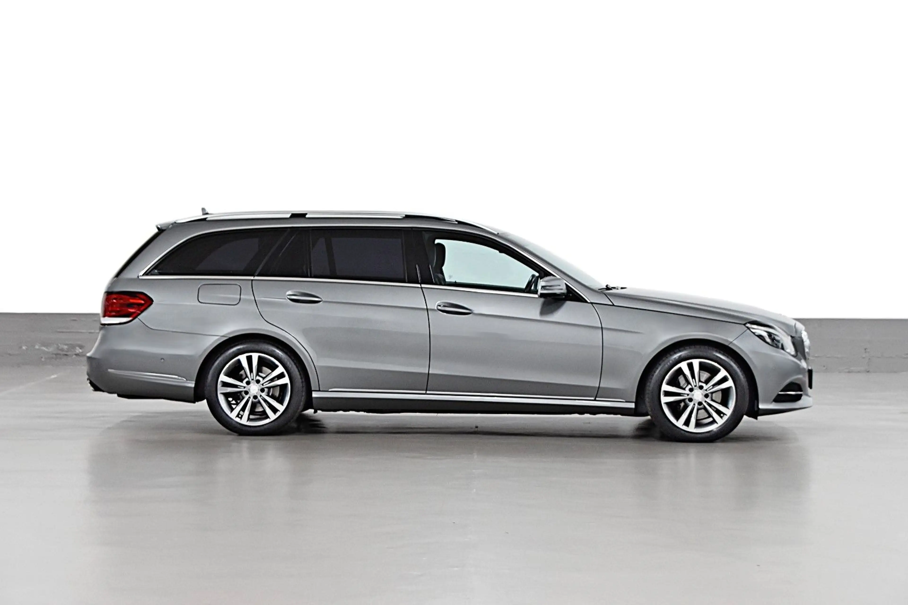 Mercedes-Benz E 250 T BLUETEC 4-MATIC AVANTGARDE*AUS 2 HAND* — photo 6