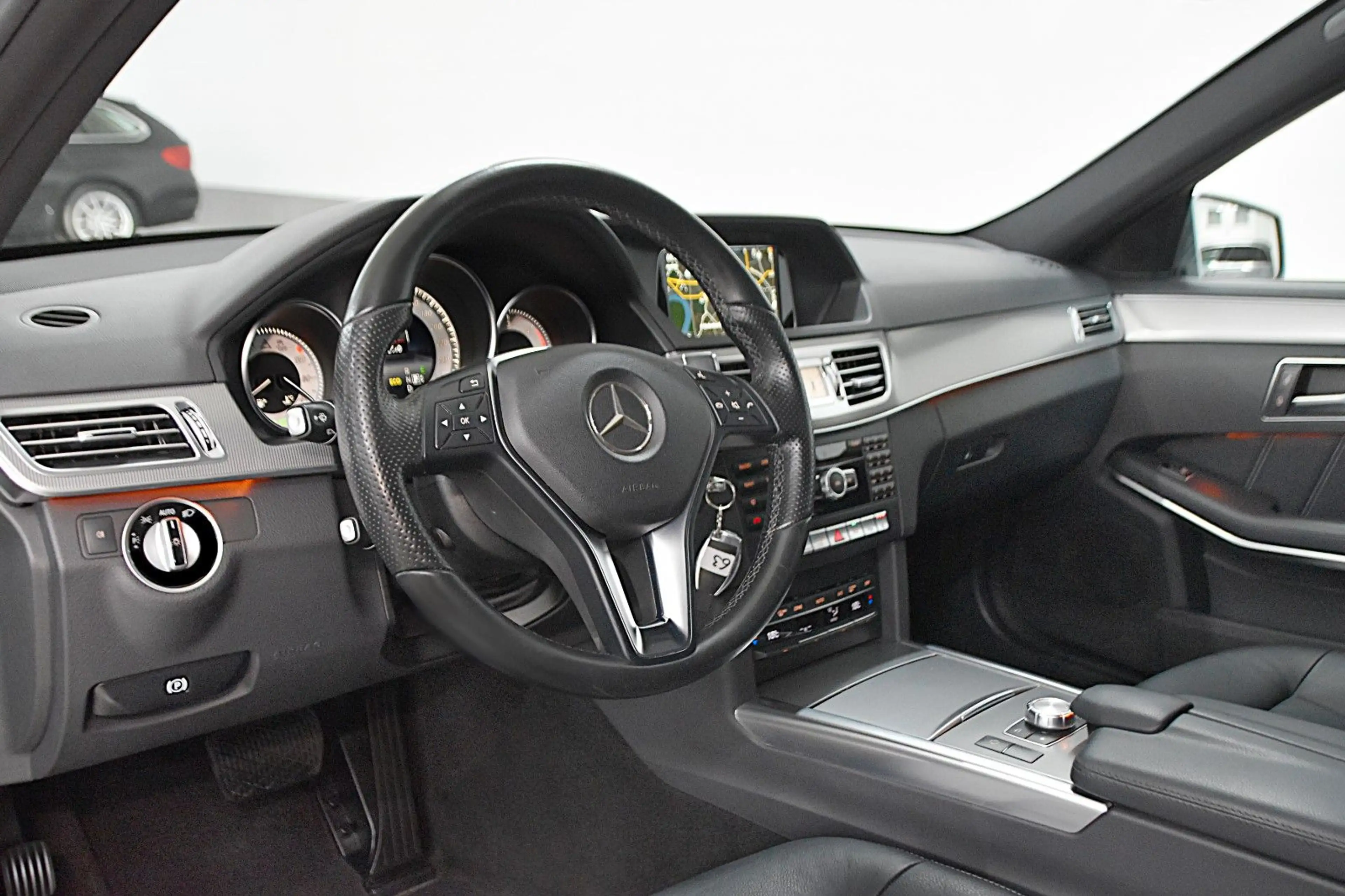 Mercedes-Benz E 250 T BLUETEC 4-MATIC AVANTGARDE*AUS 2 HAND* — photo 2