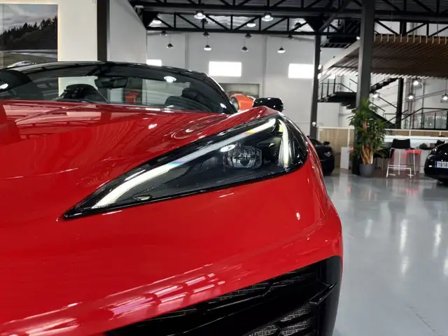 Chevrolet Corvette view 11