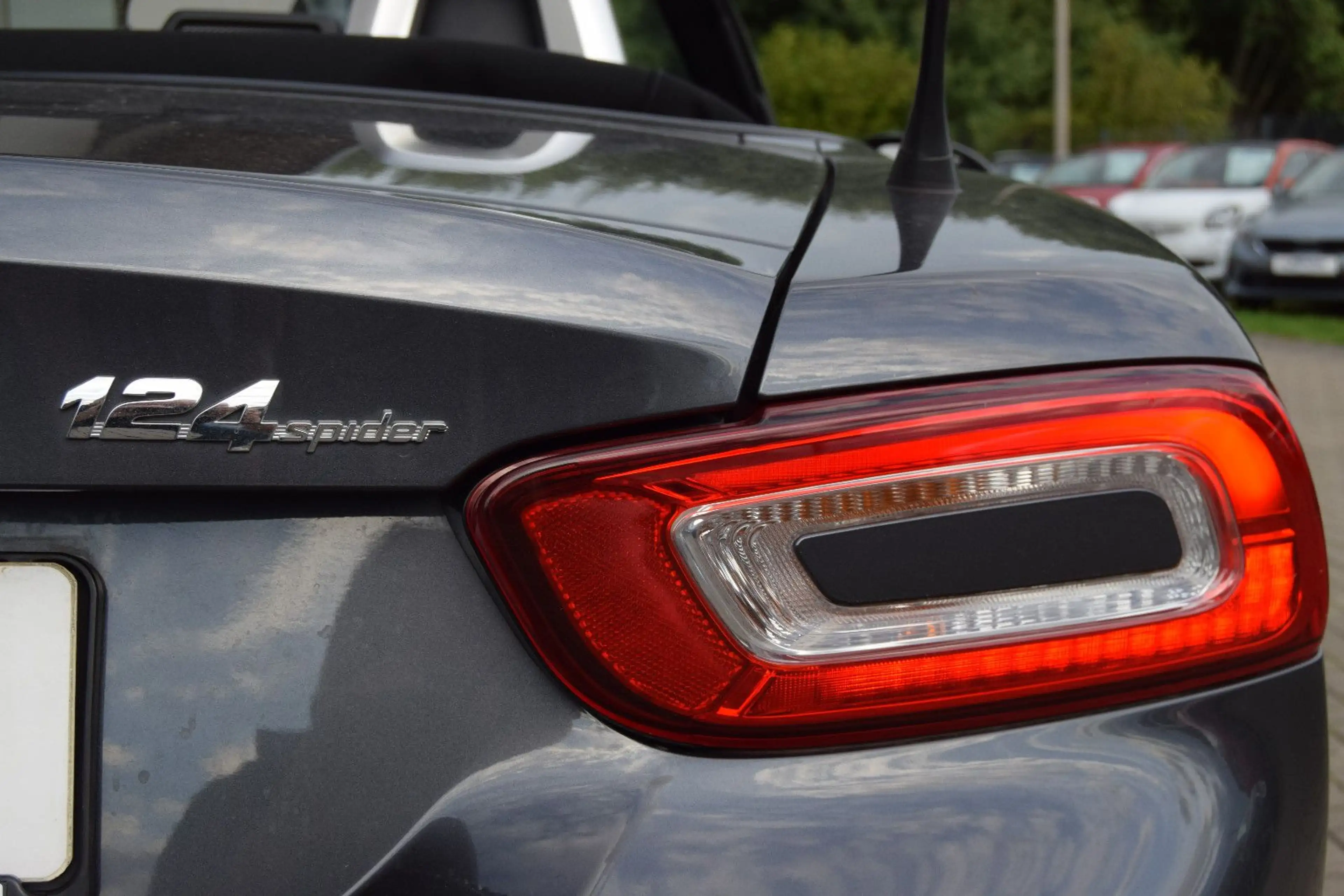 Fiat 124 Spider Lusso!!AUTOMATIK!!Navi,Leder,Xenon ,, — photo 9