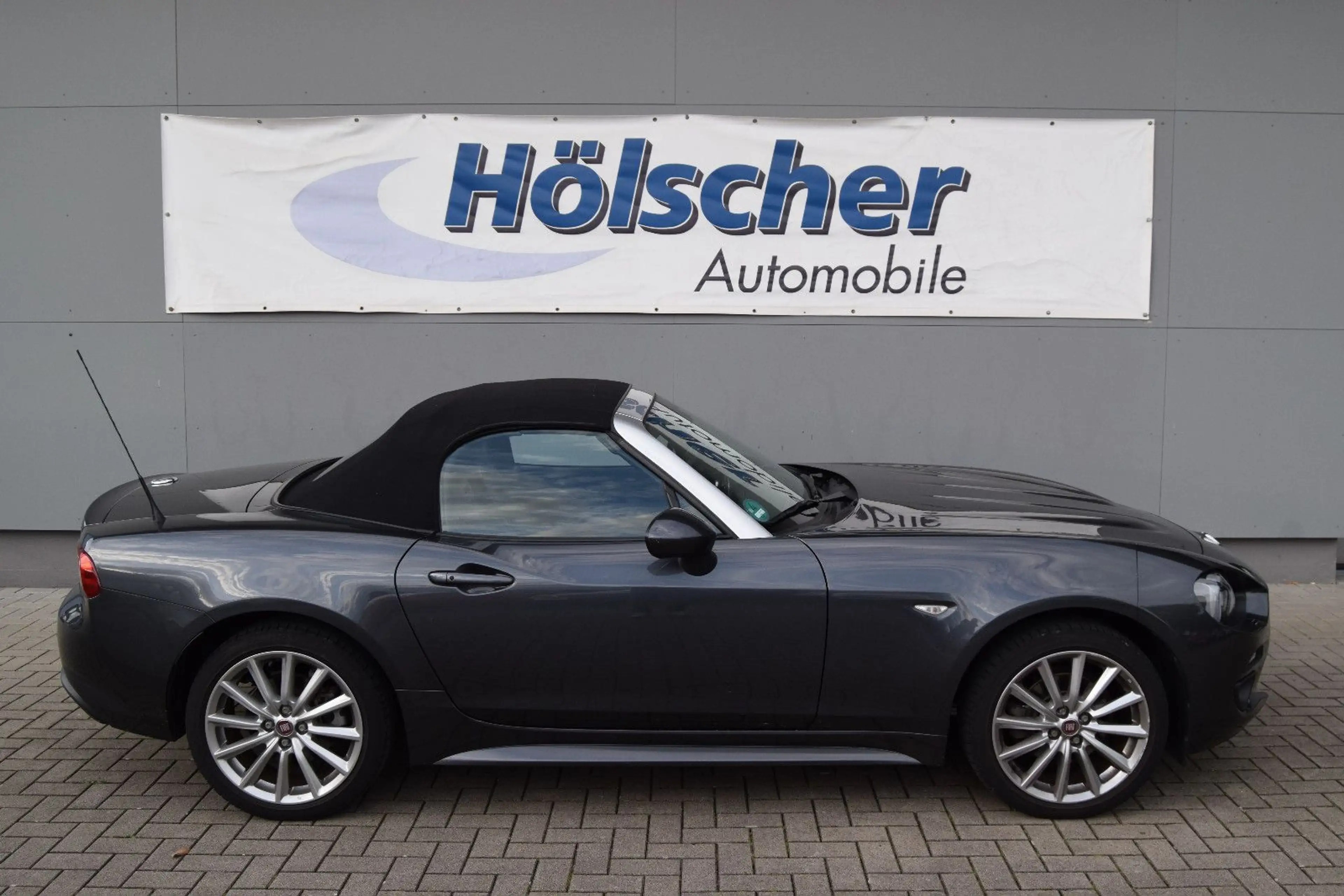 Fiat 124 Spider Lusso!!AUTOMATIK!!Navi,Leder,Xenon ,, — photo 6