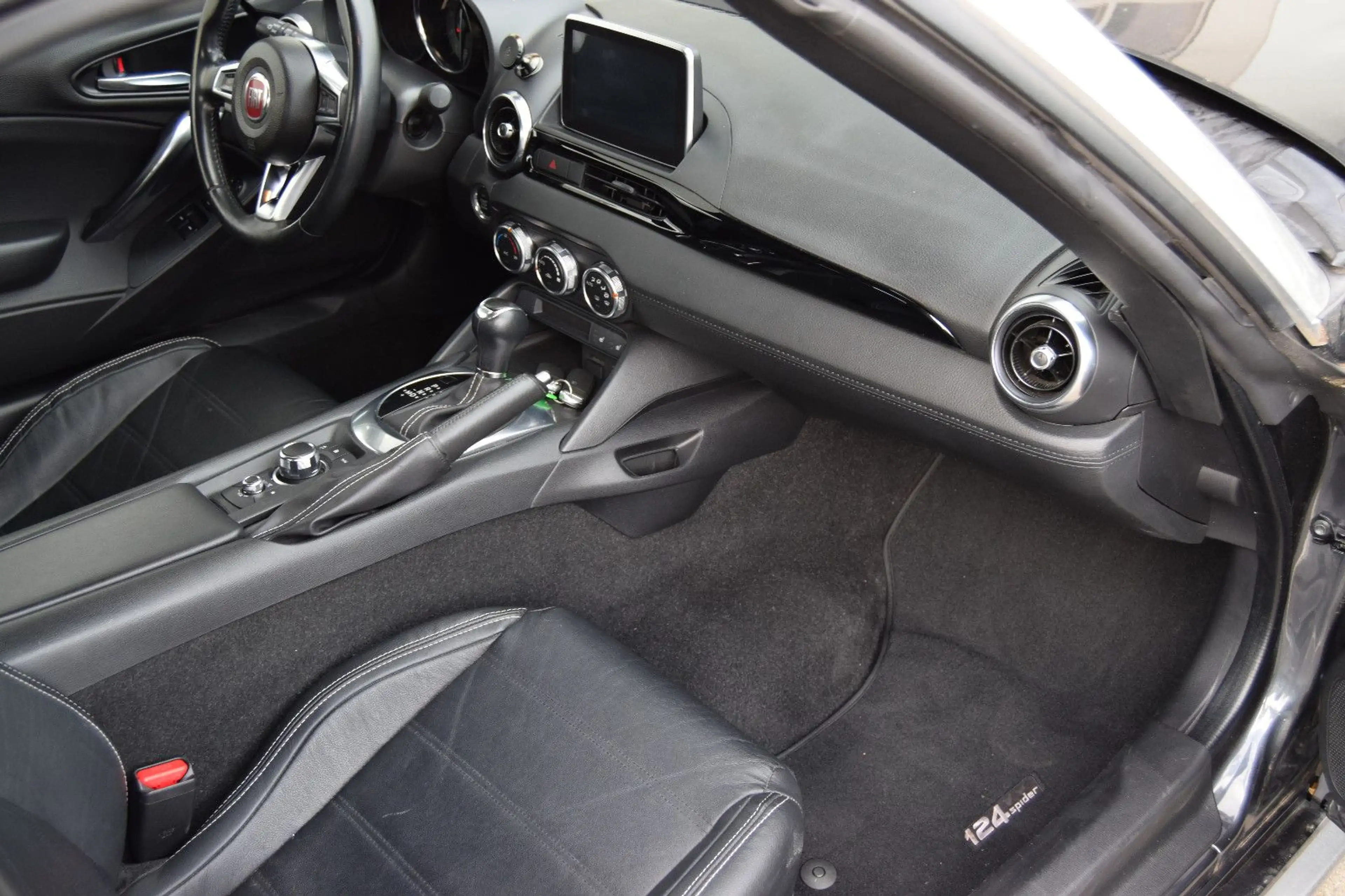 Fiat 124 Spider Lusso!!AUTOMATIK!!Navi,Leder,Xenon ,, — photo 13