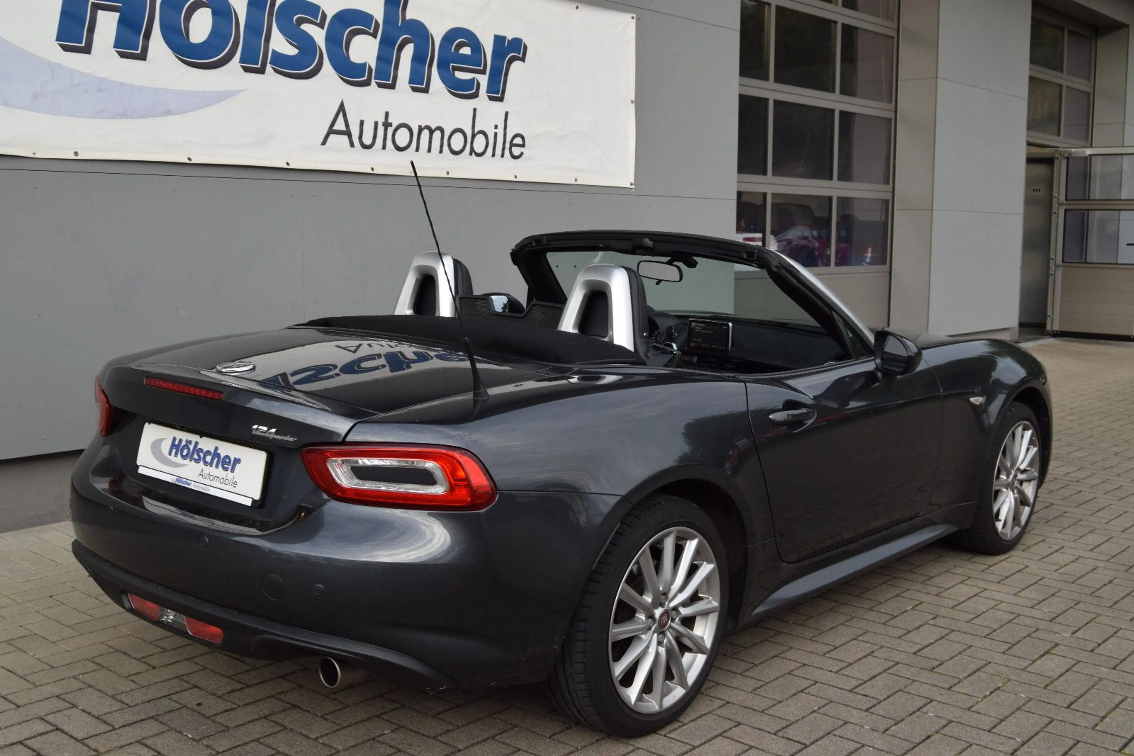 Fiat 124 Spider Lusso!!AUTOMATIK!!Navi,Leder,Xenon ,, — photo 2