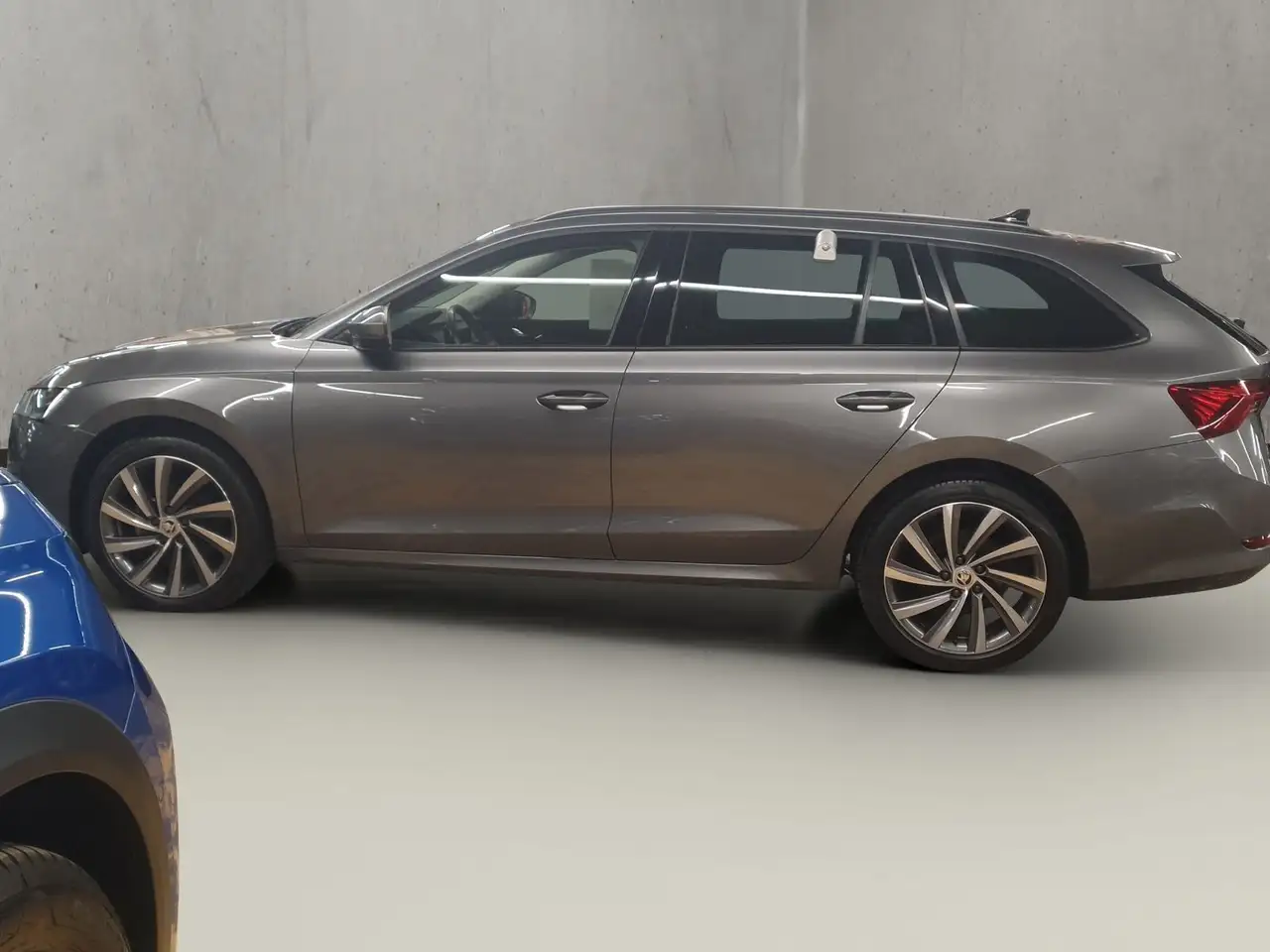 Skoda Octavia Combi Ambition 1.5 TSI e-TEC DSG Tour, миниатюра 2