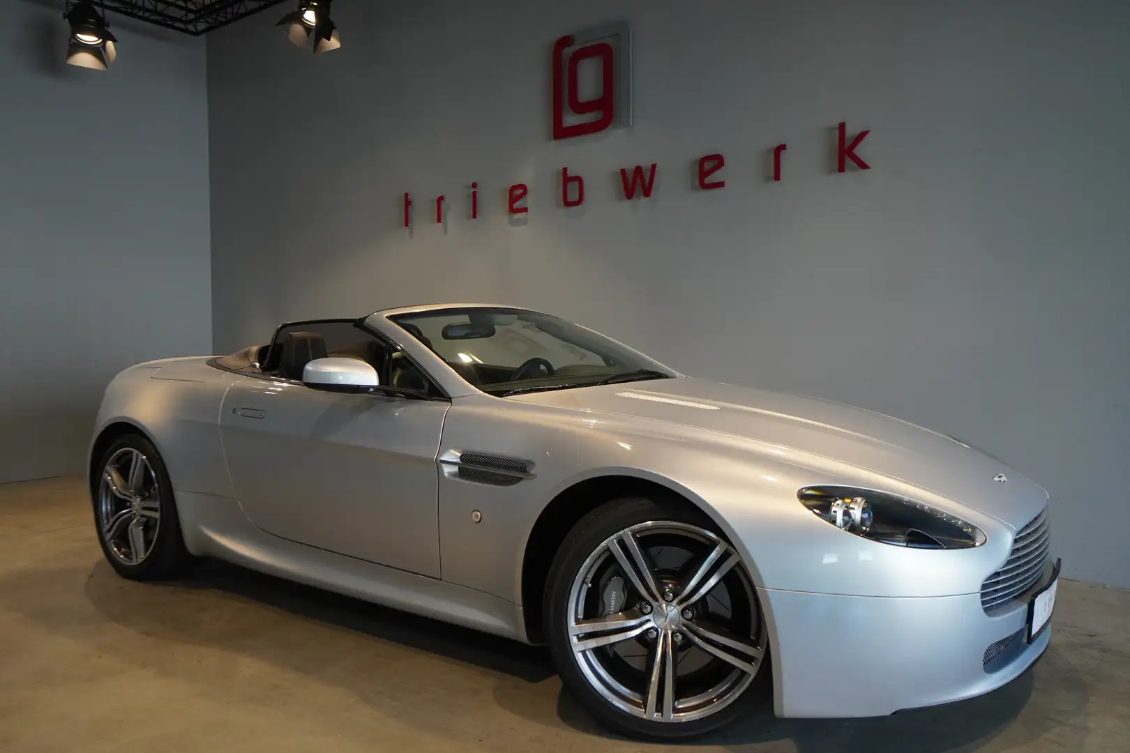 Aston Martin V8 Vantage Roadster N400-BRD-U-frei*One of 240* Silber - 1