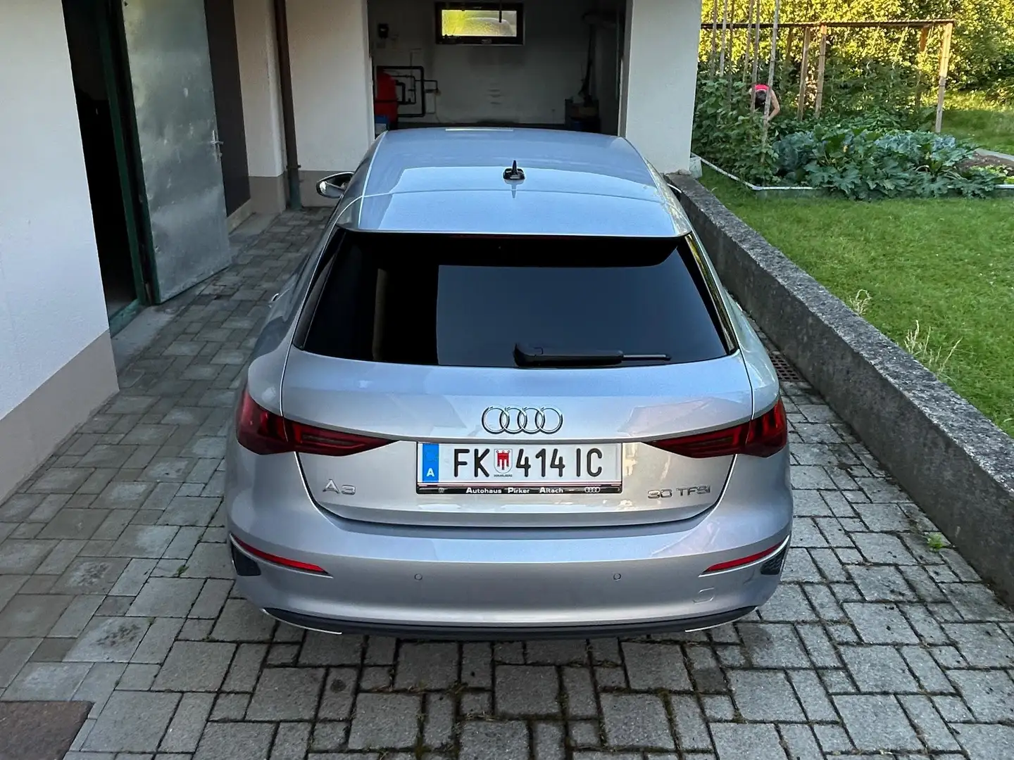 Audi A3 Sportback 30 TFSI intense Silber - 2