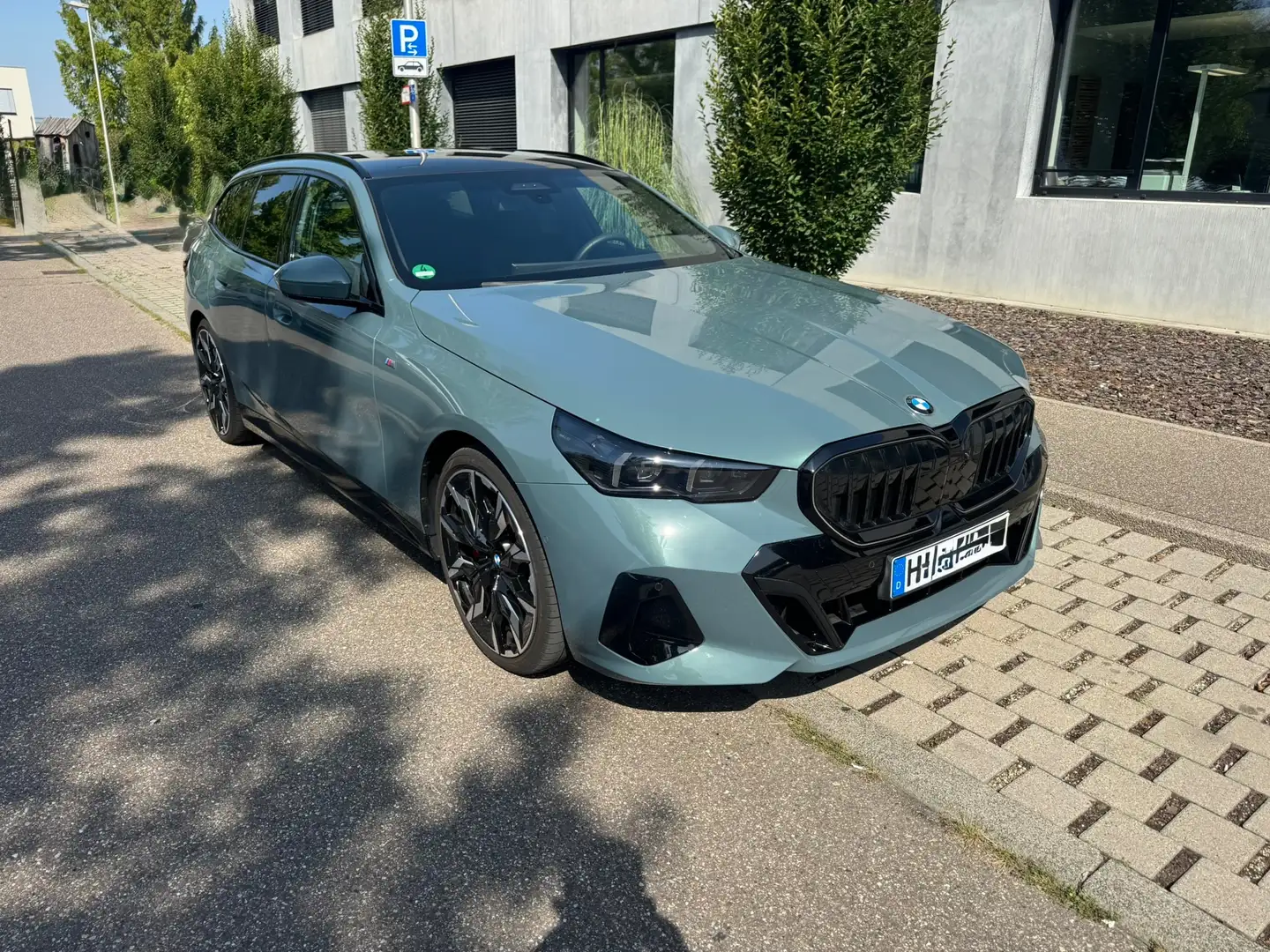BMW 540 xd Touring | Voll | MSportPr | B&W | AHK | Standhz Grün - 1