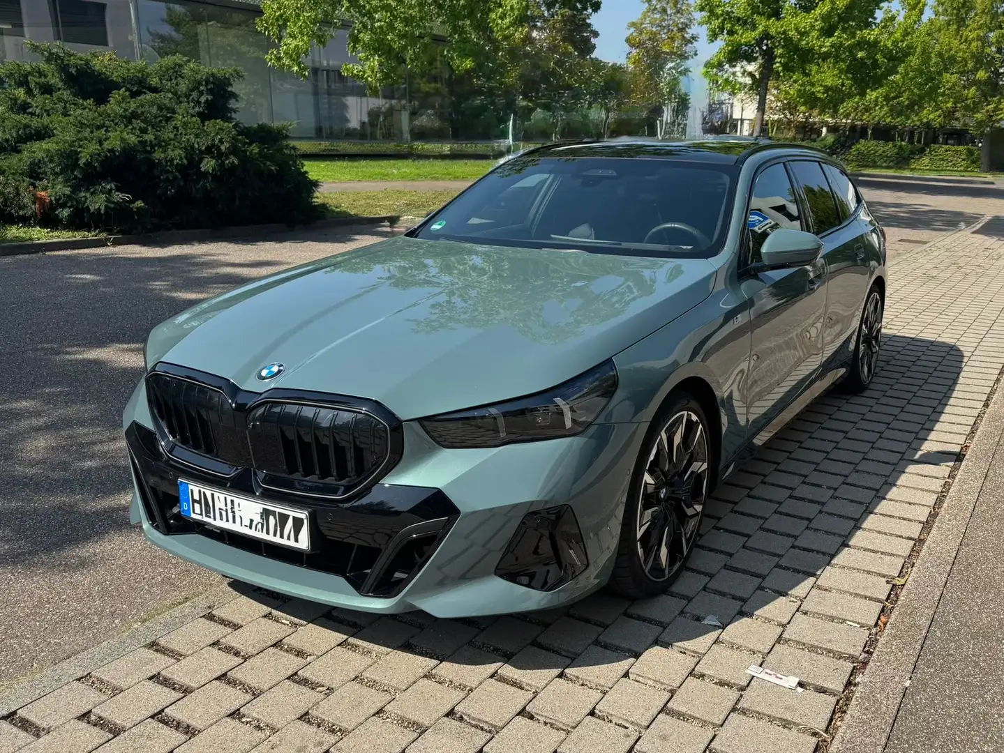 BMW 540 xd Touring | Voll | MSportPr | B&W | AHK | Standhz Grün - 2