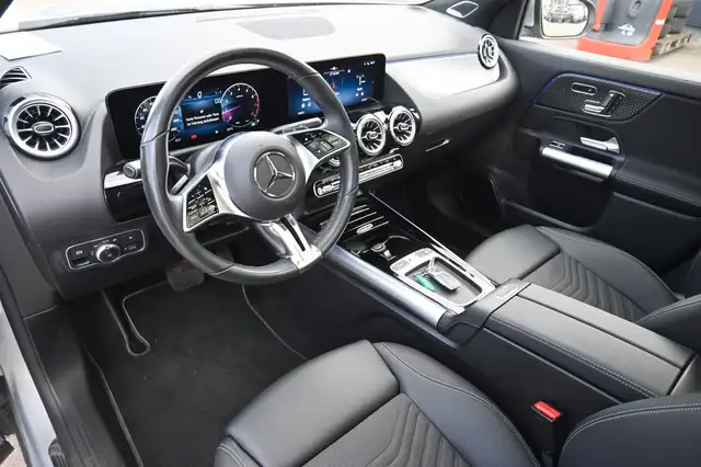 Mercedes-Benz GLA view 11