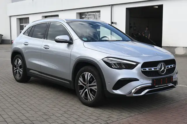 Mercedes-Benz GLA view 7