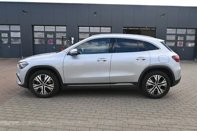 Mercedes-Benz GLA view 2
