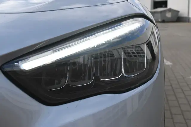 Mercedes-Benz GLA view 9