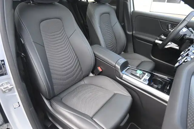 Mercedes-Benz GLA view 13