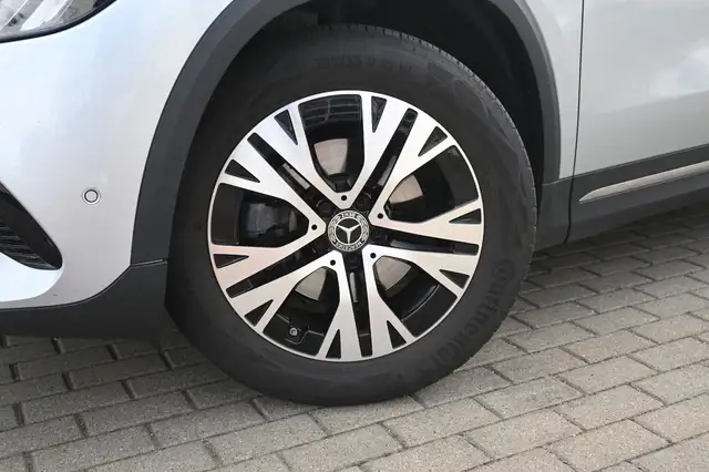 Mercedes-Benz GLA view 10