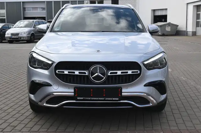 Mercedes-Benz GLA view 8