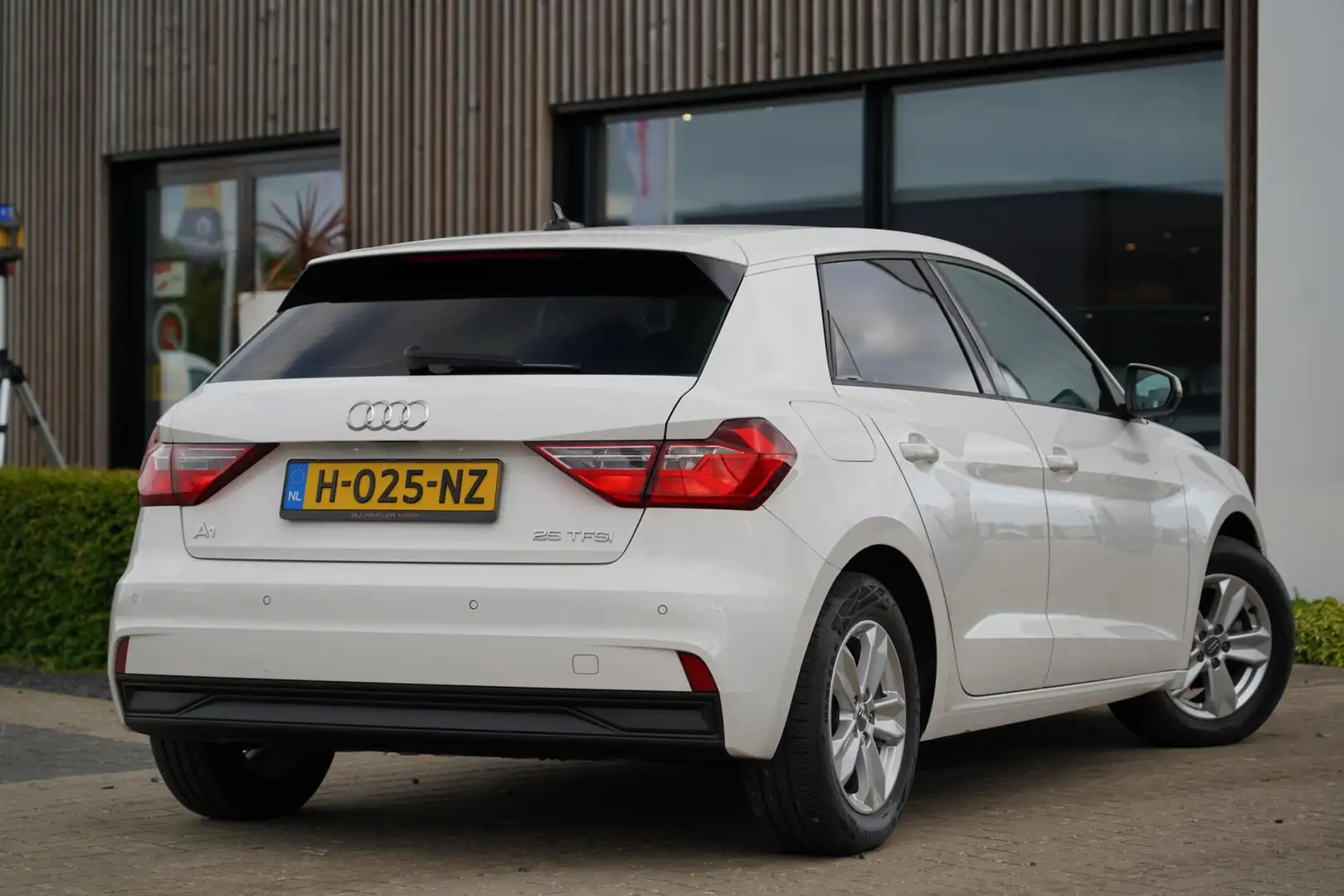 Audi A1 Sportback 25 TFSI Pro Line | Dealer onderhouden | Wit - 2