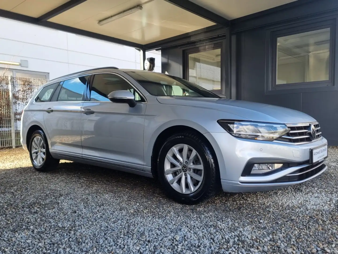 Volkswagen Passat 2.0 TDI DSG,LEDER,AHK,PANO,KAMERA,ACC,DAB Klima Silber - 2