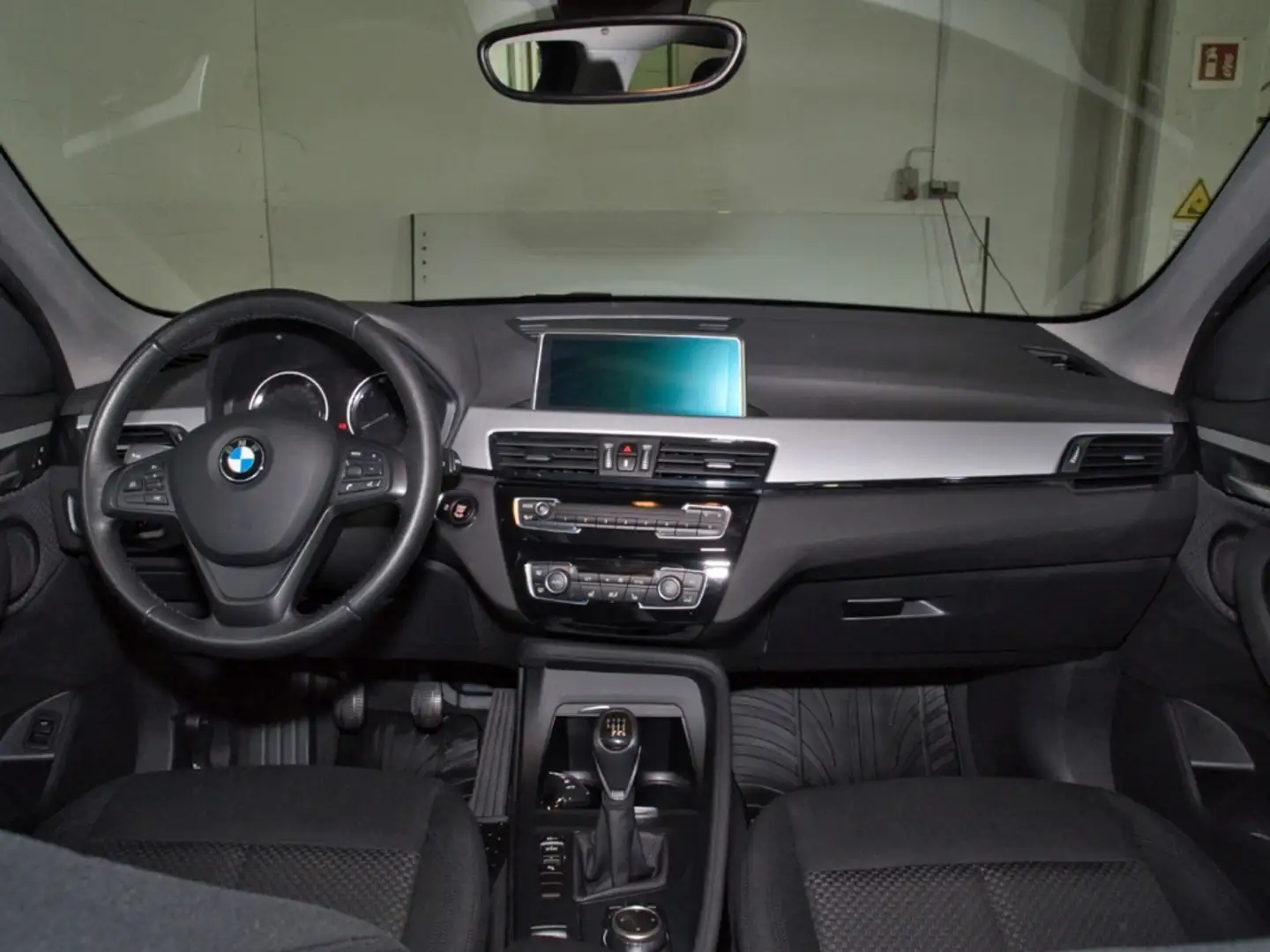 BMW X1 Advantage sDrive18i +Navi+PDC+Pano-Dach+ Fekete - 2