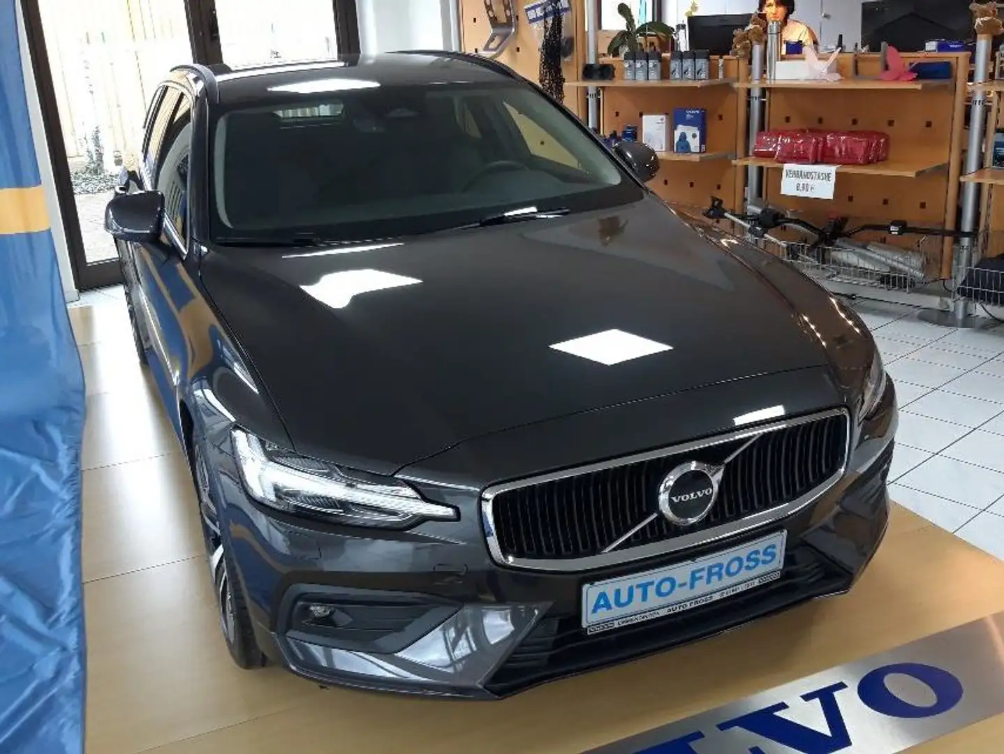 Volvo V60 Core / Mild hybrid Grau - 1