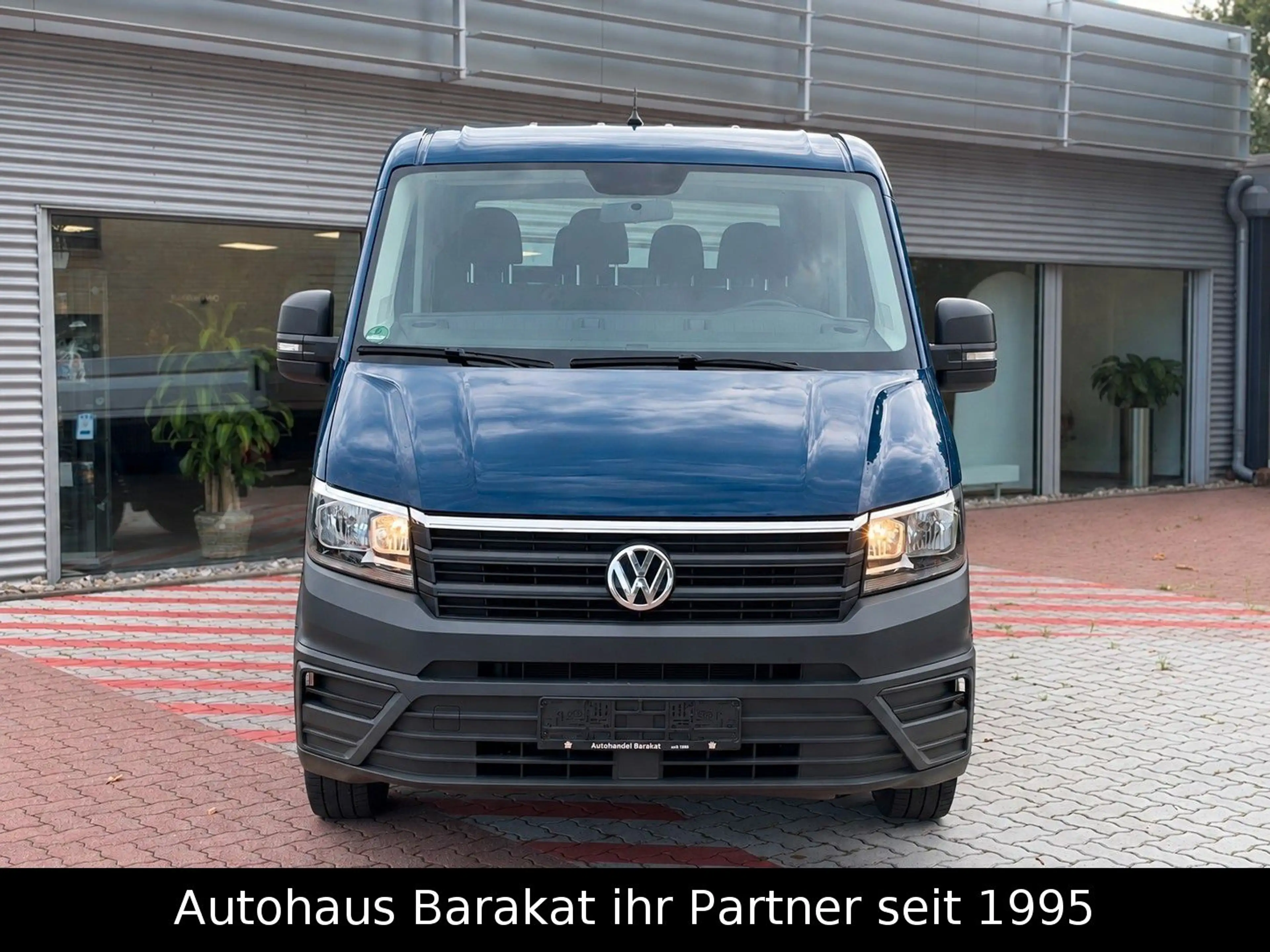 Volkswagen Crafter Pritsche 35 DoKa KLIMA AHK 7 Sitze APP — photo 2