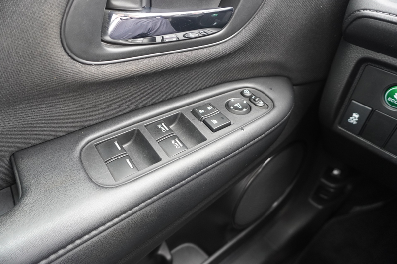 Honda HR-V 1.5 Comfort LED Tempomat Sitzheizung PDC — photo 24