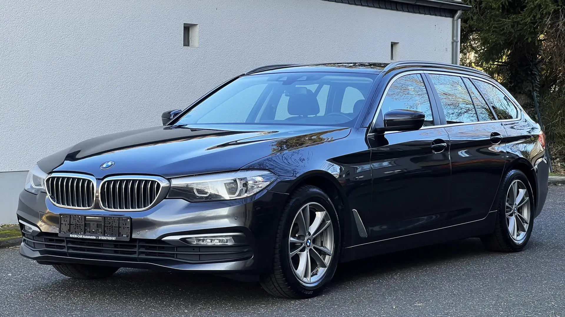BMW 530 530i Touring Aut. TOP Zustand Grau - 1