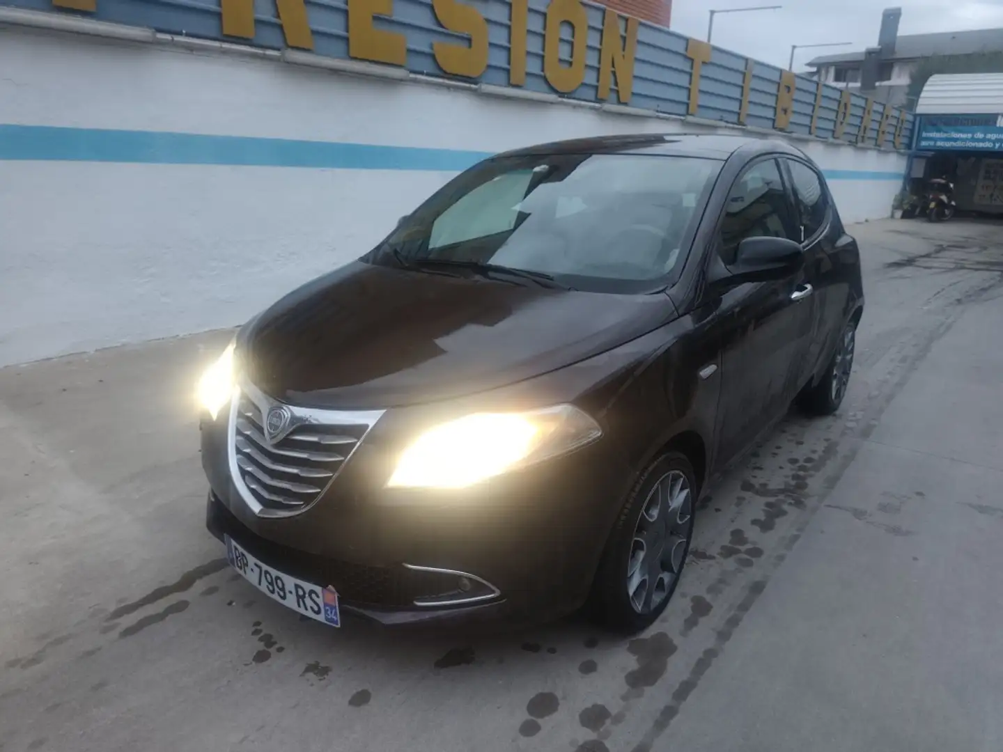 Lancia Ypsilon 1.2 Silver Stop&Start Burdeos - 1