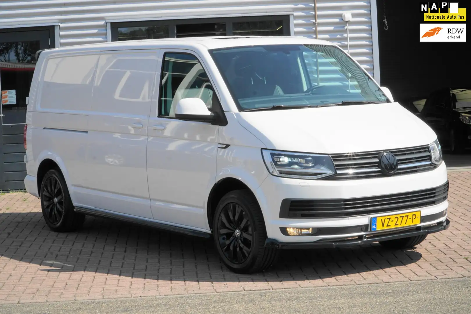 Volkswagen Transporter 2.0 TDI L2H1 204PK DAK LEDER XENON NAVI - 1