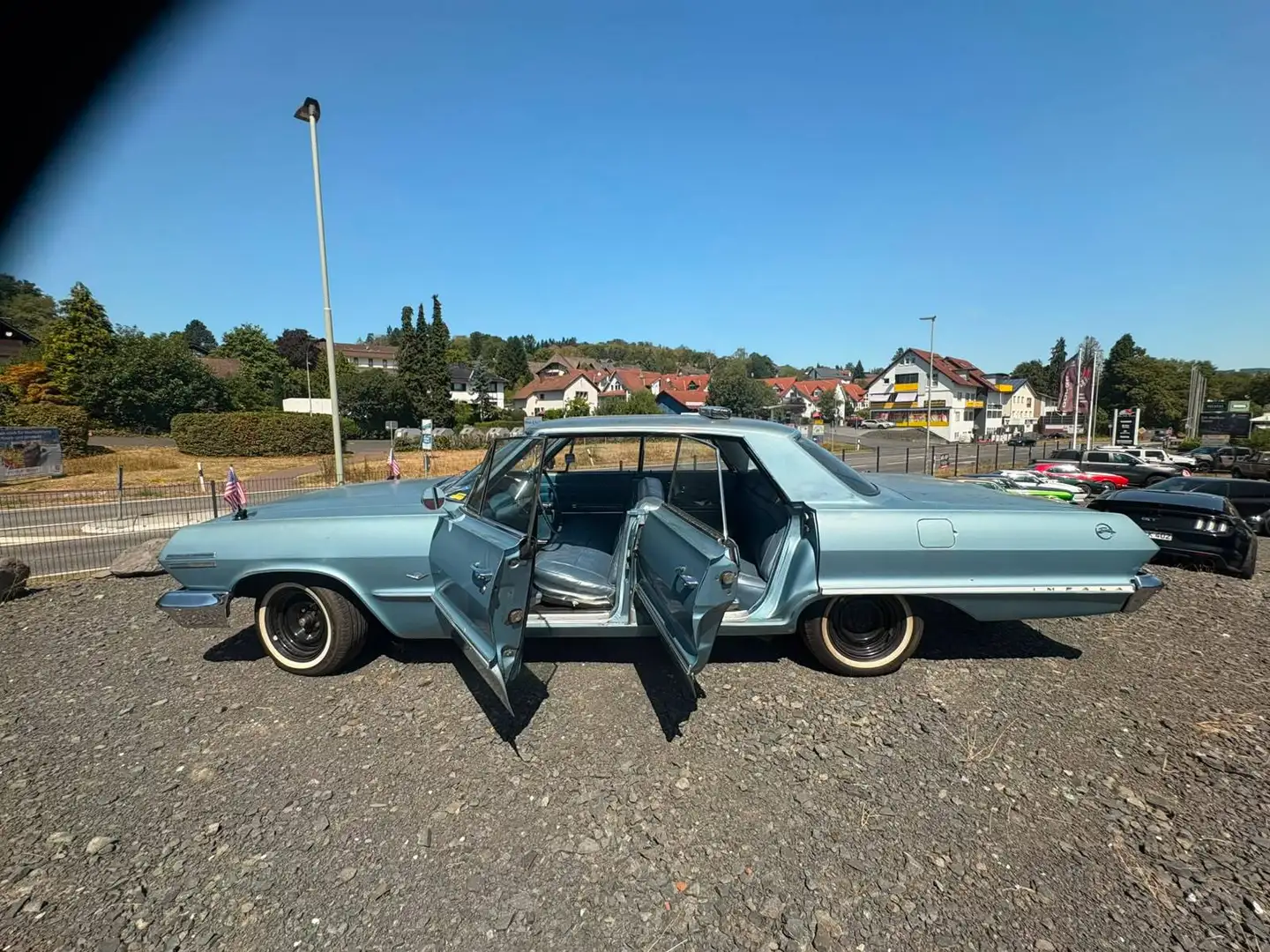 Chevrolet Impala 4 Door Sedan Blau - 2