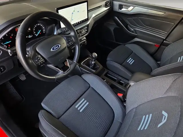Ford Focus view 15